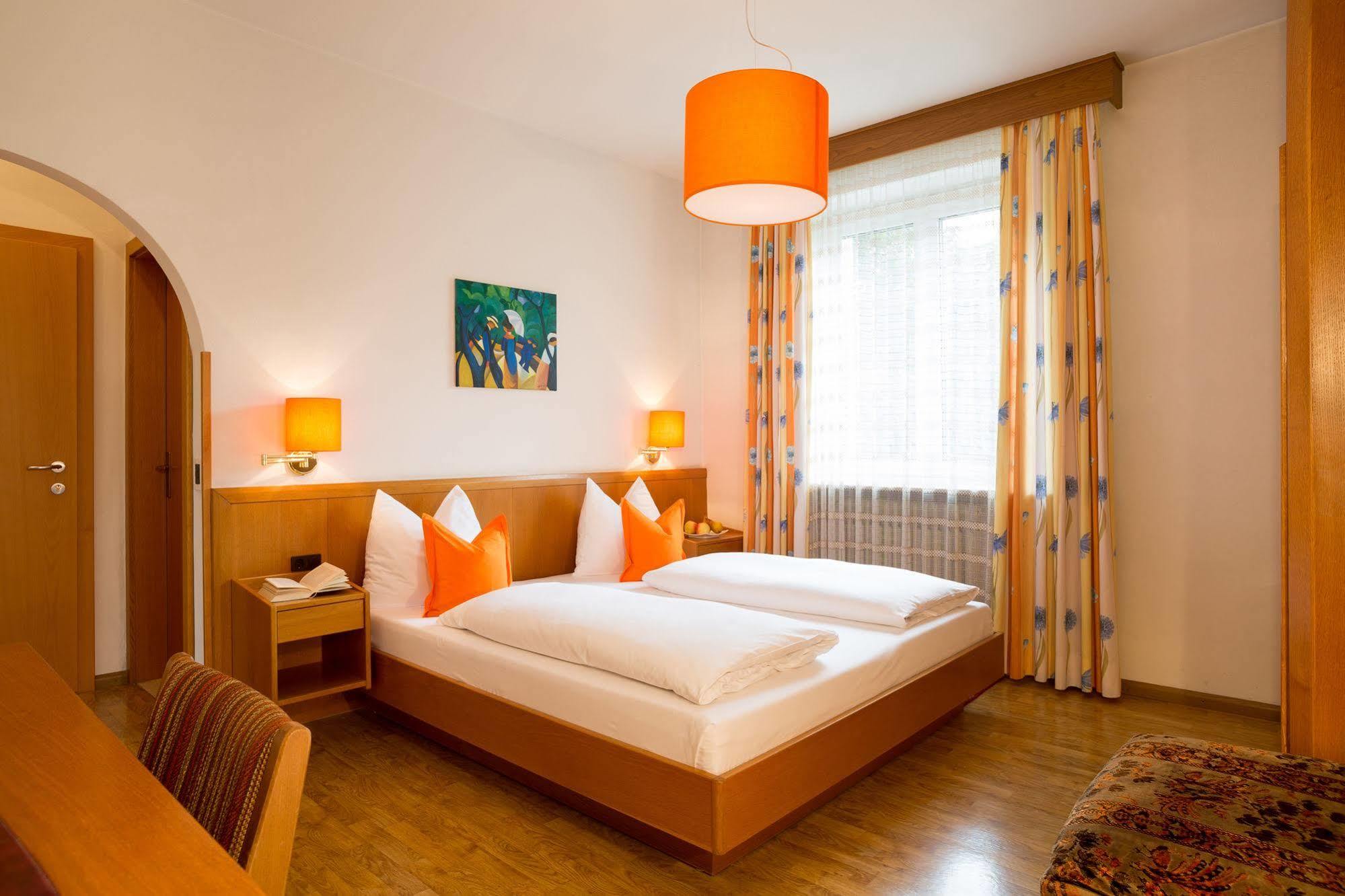 Hotel Gruberhof Merano Esterno foto