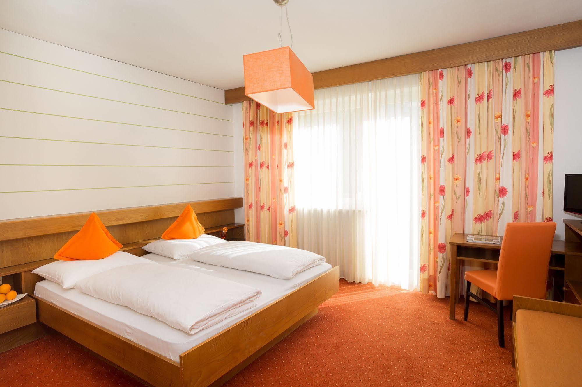 Hotel Gruberhof Merano Esterno foto