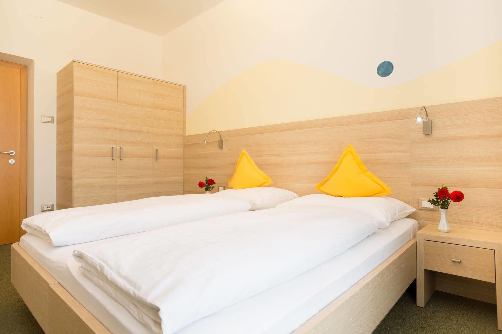 Hotel Gruberhof Merano Esterno foto