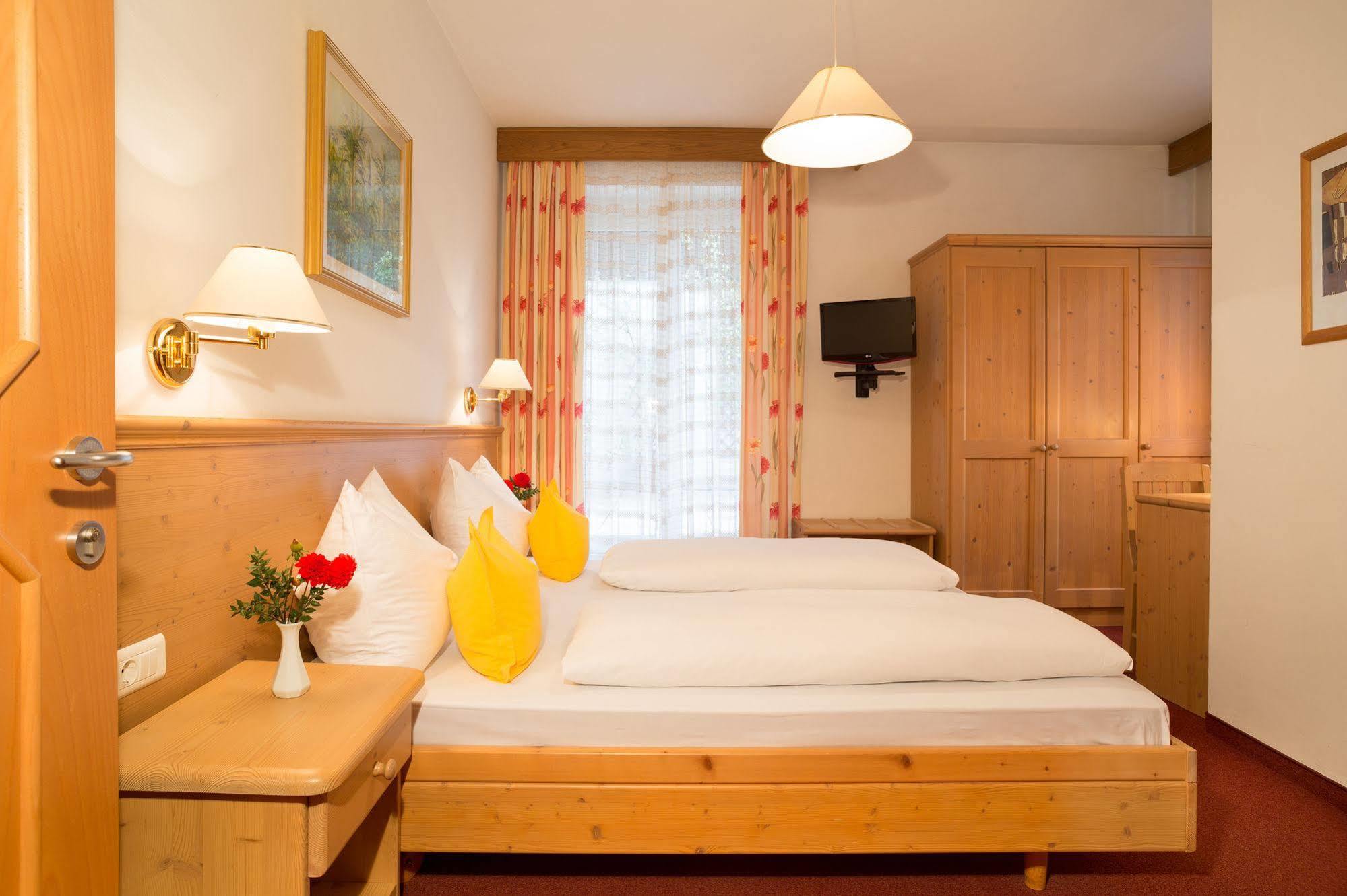 Hotel Gruberhof Merano Esterno foto